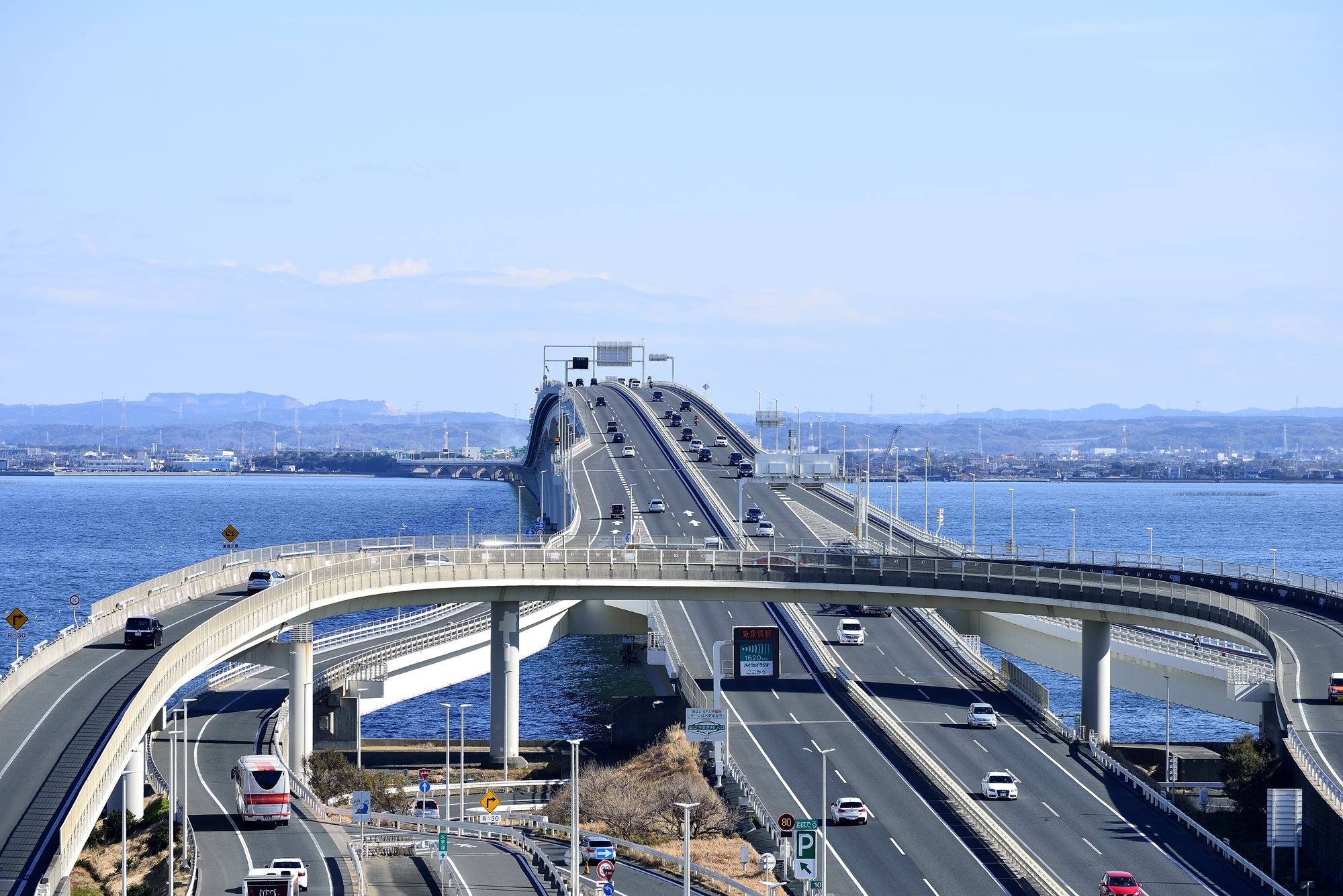 東京湾横断道路・海ほたる